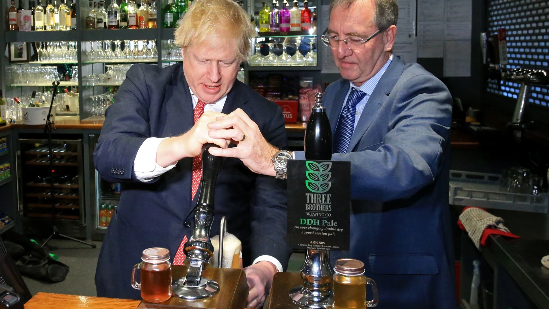 Boris Johnson, en un típico pub inglés, durante la pasada campaña electoral