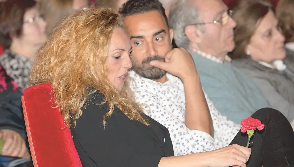 Rocio Carrasco y Fidel Albiac durante la presentaciÛn del musical &quot; RocÌo Jurado: Punto de partida &quot; en Valladolid
