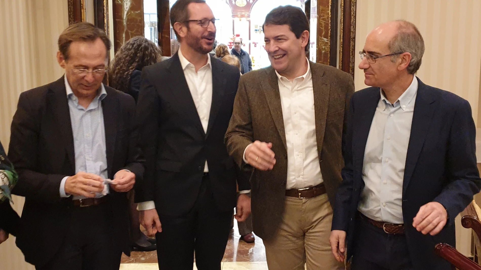 Mañueco acusa a Sánchez de ser un "trilero político" y "dinamitar la confianza de todos, hasta de su propio partido"