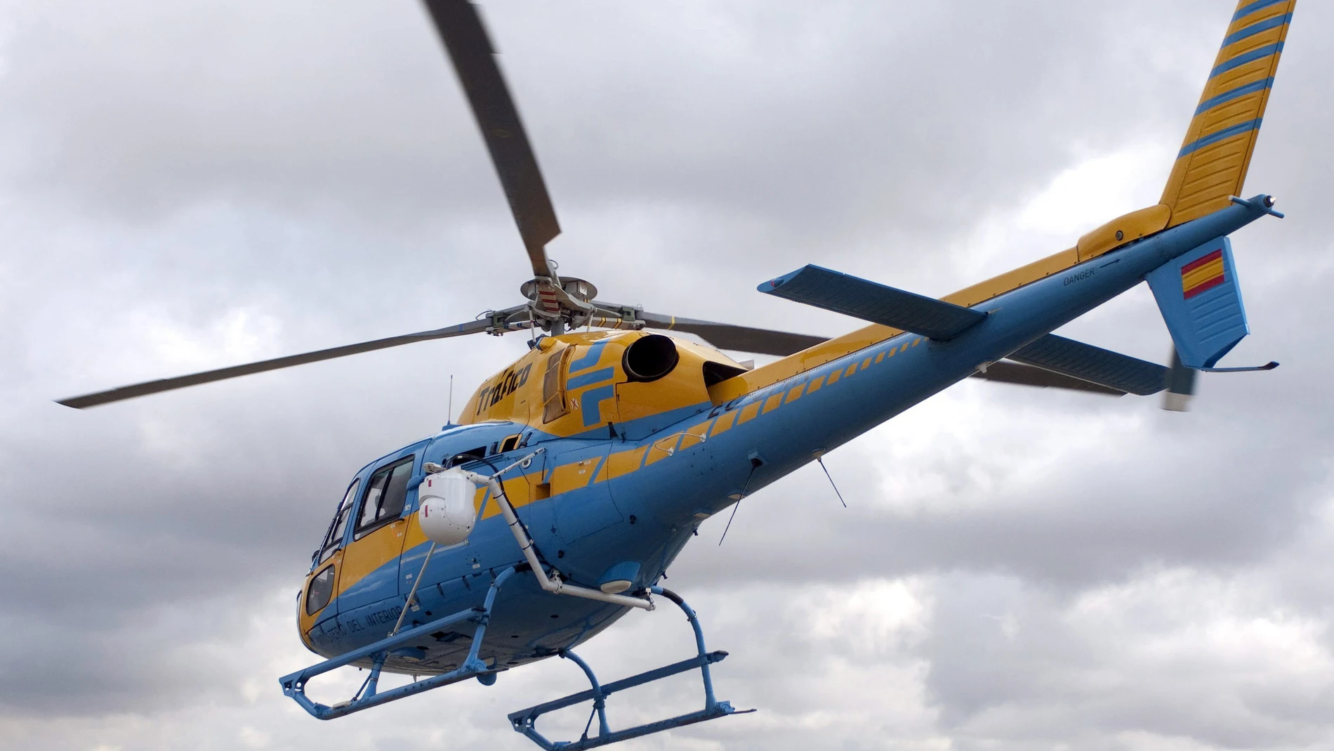Radar Pegasus que controla la velocidad desde un helicóptero en las carreteras