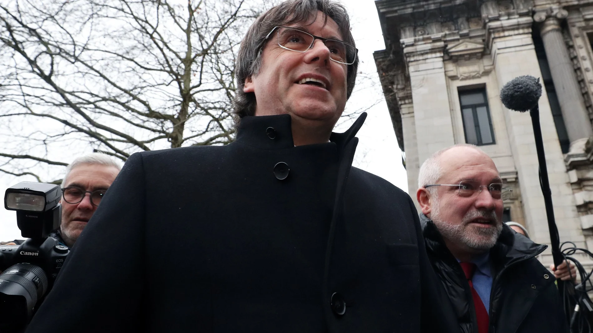 Former Catalan leader Carles Puigdemont arrives at the Justice Palace in Brussels