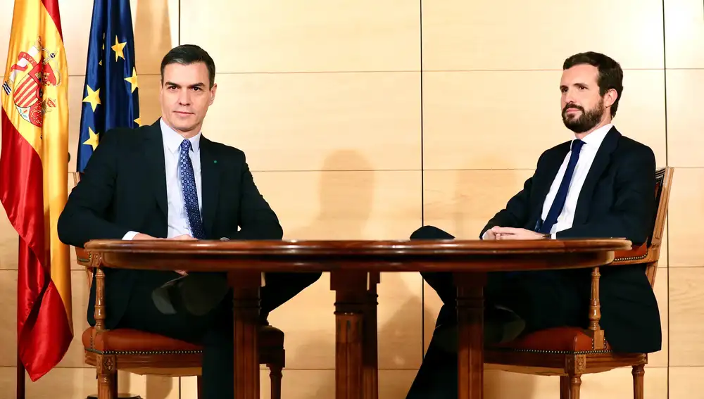 Pedro Sánchez y Pablo Casado, durante una reunión. EFE
