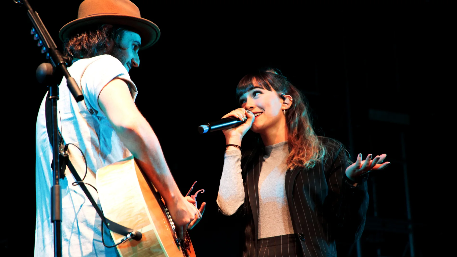 Isaza (Morat) y Aitana, ayer en el concierto de Madrid en el Wizink Center. C. Solis