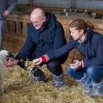 El consejero de Agricultura, Ganadería y Desarrollo Rural, Jesús Julio Carnero, visita la explotación de ganado ovino Hegradeca