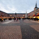 Mercadillo navideño de la Plaza Mayor de Madrid en diciembre de 2019.