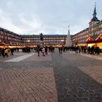 Mercadillo navideño de la Plaza Mayor de Madrid en diciembre de 2019.