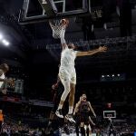 Salah Mejri debutó con el Madrid y anotó 4 puntos