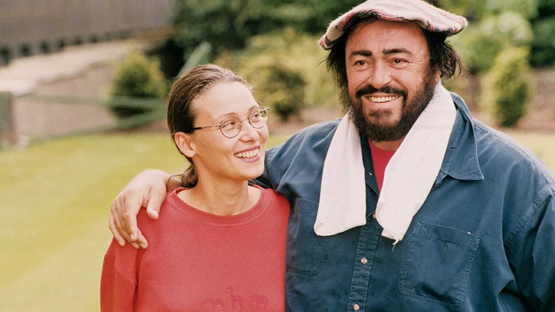 Lucía Nicoletta Mantovani junto a Luciano Pavarotti