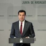 El presidente Juanma Moreno durante el acto de entrega de los XXXIV Premios Andalucía de Periodismo