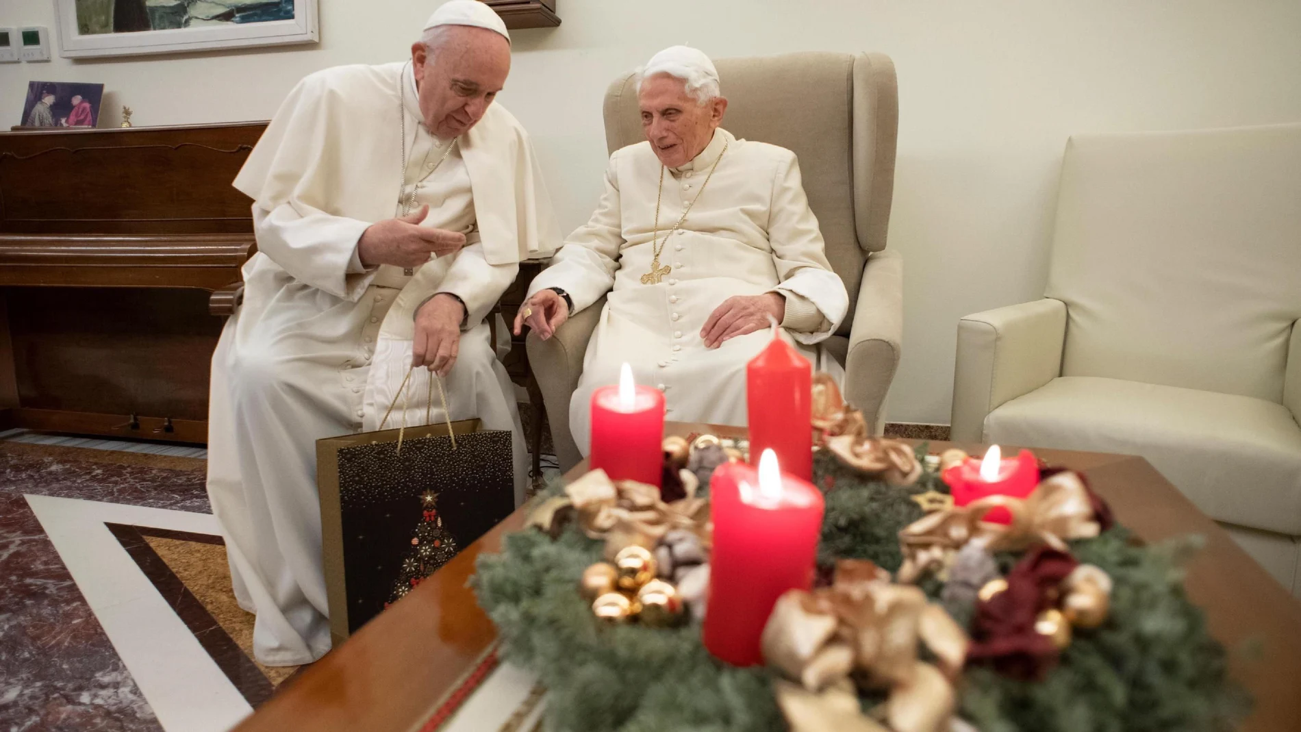 Bergoglio y Ratzinger, 22/12/2018