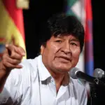 AME724El expresidente de Bolivia Evo Morales habla hoy jueves, durante una rueda de prensa en Buenos Aires