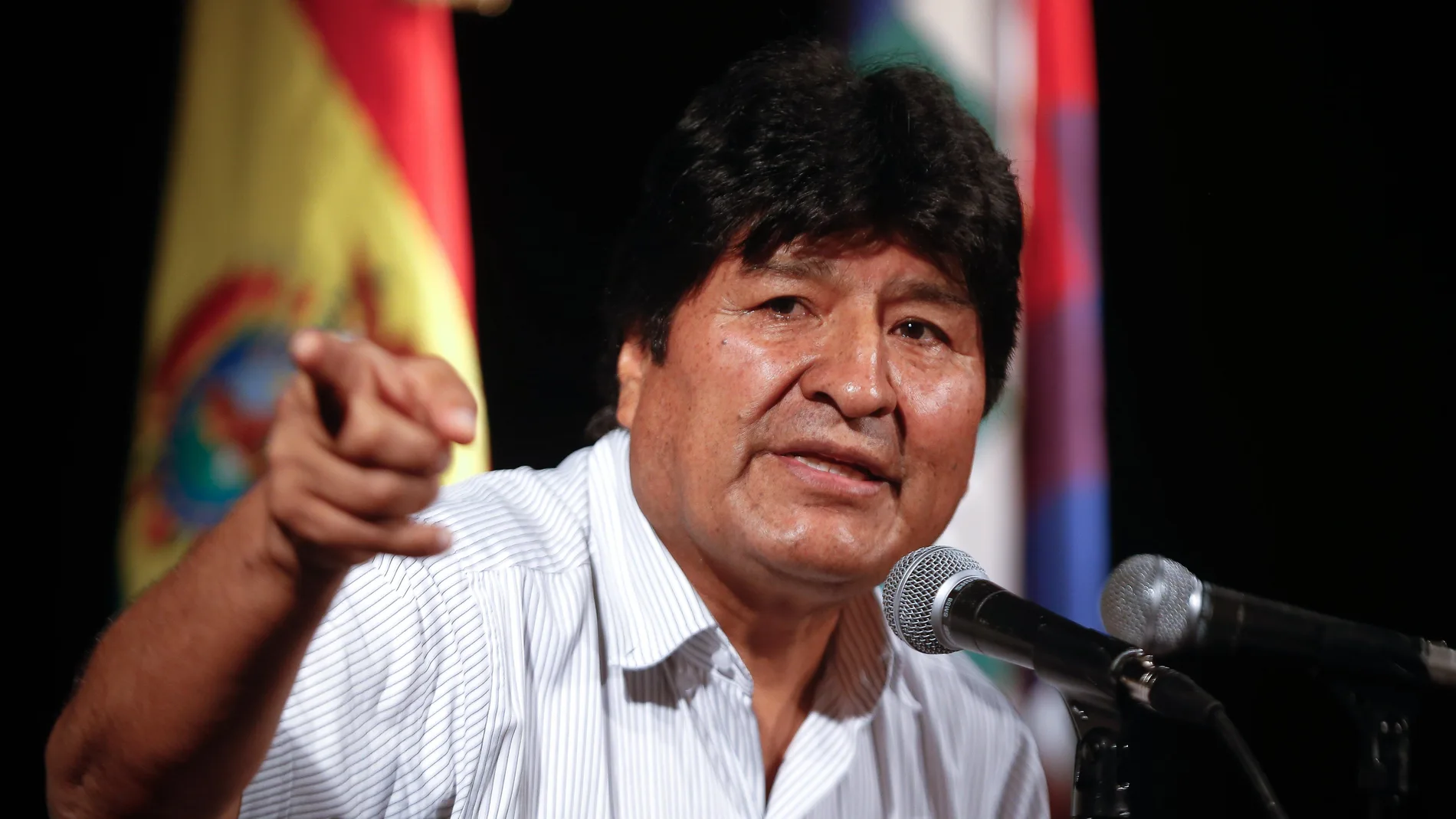 AME724El expresidente de Bolivia Evo Morales habla hoy jueves, durante una rueda de prensa en Buenos Aires