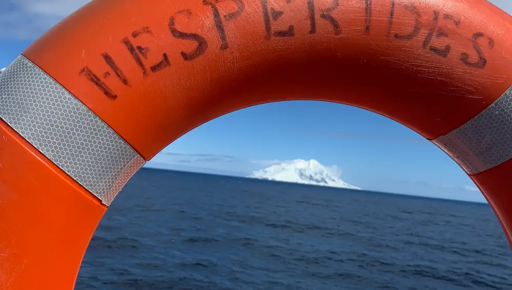 Primer avistamiento de la Antártida desde el buque Hespérides