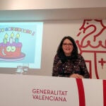 La vicepresidenta hoy tras la rueda de prensa, cuando ha sido felicitada por su cumpleaños/La Razón