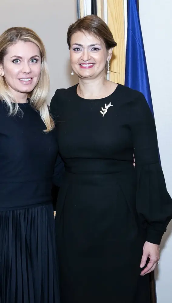 Violeta Agrici, la embajadora de Moldavia y Koula Sophianou, embajadora de Chipre.