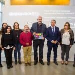 Representantes de Prodiversa y de la Diputación de Málaga posan tras la entrega del premio