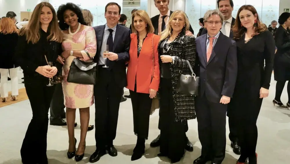 Amigos y colegas de la embajadora de Chipre.