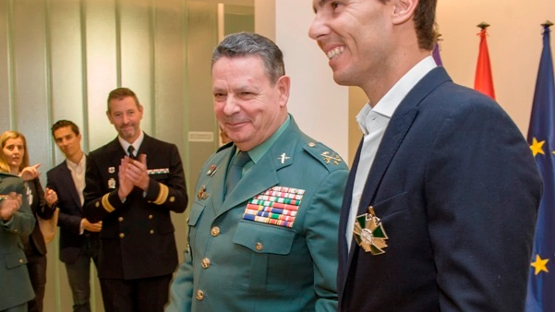 La Guardia Civil otorga a Rafa Nadal la Cruz de Plata al mérito por su colaboración con el Instituto Armado