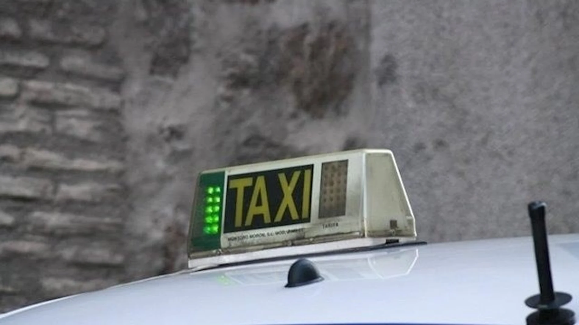 Cádiz.- Los taxistas de Cádiz, preocupados por la llegada de Uber en Carnaval