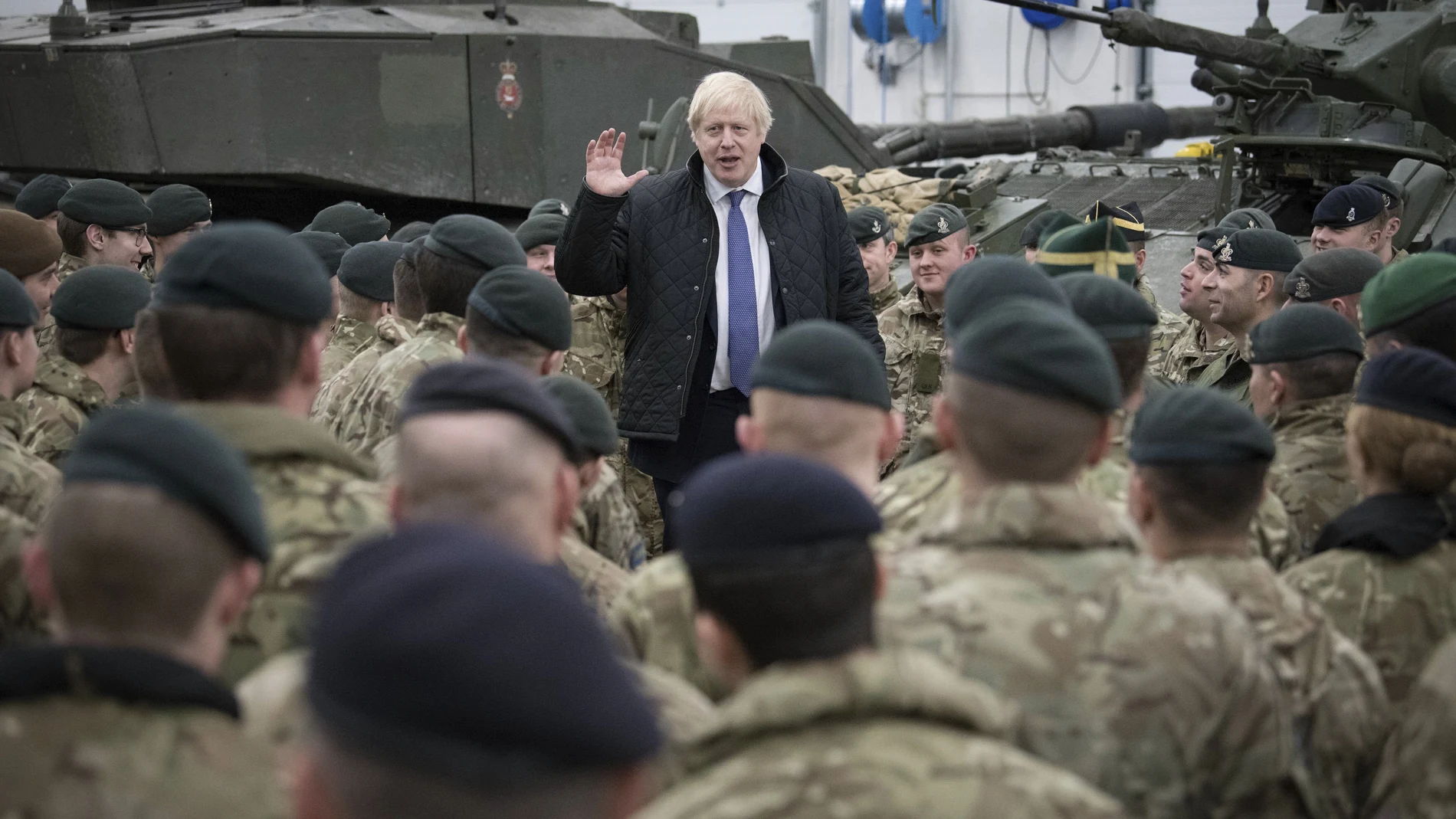 Boris Johnson se dirige a las tropas británicas desplegadas en Estonia