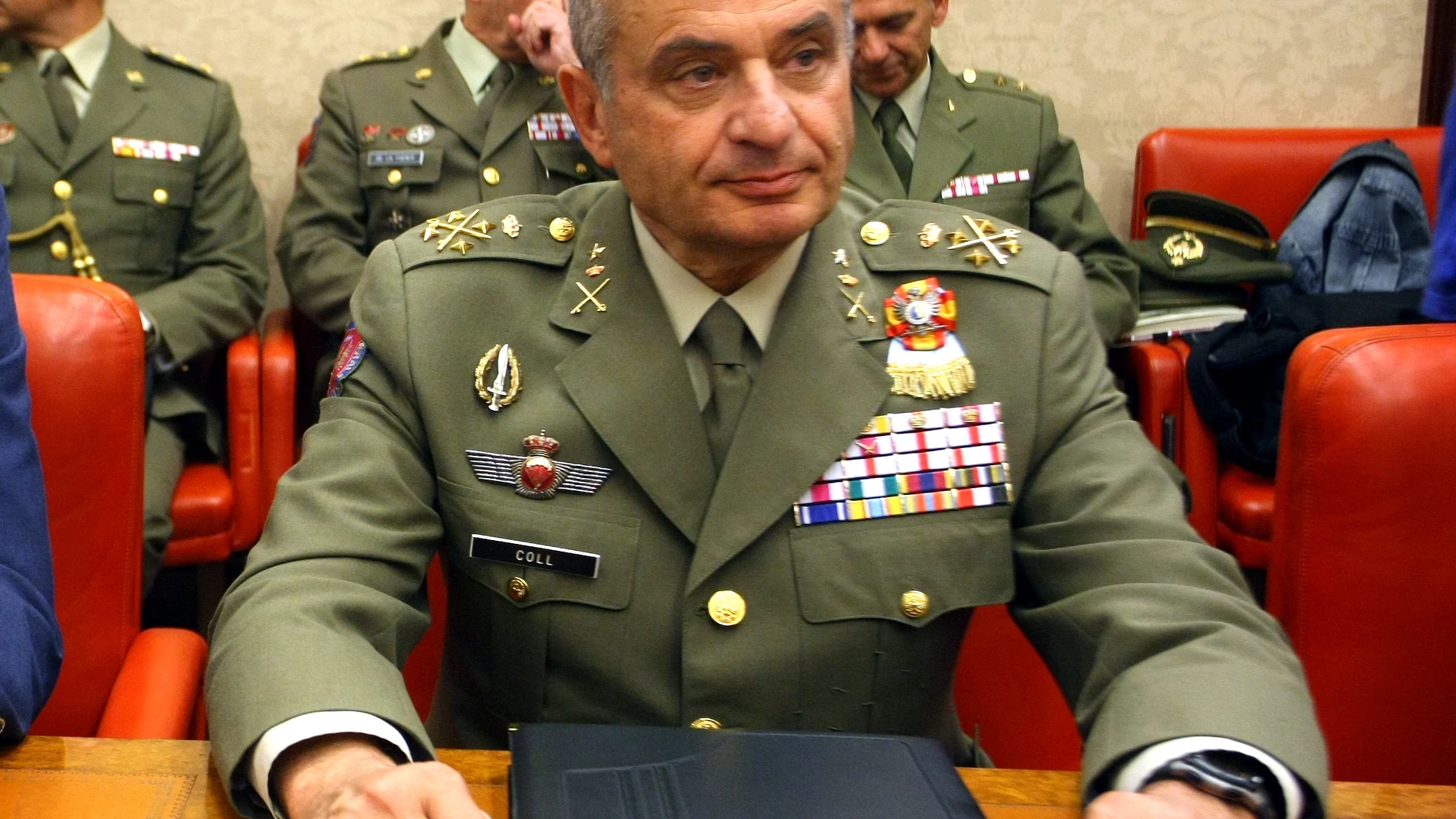 Fulgencio Coll, ahora general retirado, inició su carrera militar en 1966 y alcanzó la Jefatura del Estado Mayor del Ejército de Tierra en 2008
