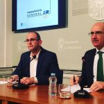 El presidente de la Diputación, Javier Iglesias, acompañado por el diputado Antonio Luis Martín, presenta el presupuesto para 2020