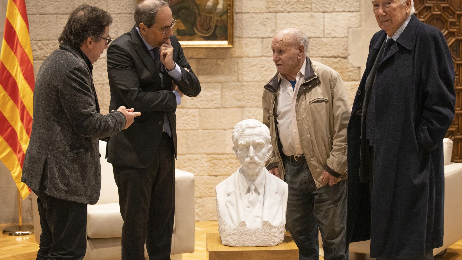 Entrega del busto de Francesc Macià en el Palau de la Generalitat