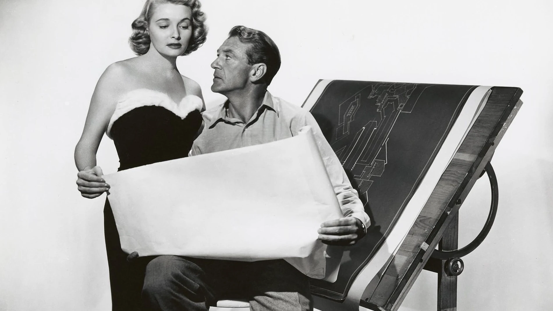 Patricia Neal y Gary Cooper, dos actores de altura entre los que saltaron chispas en este filme sobre arquitectura