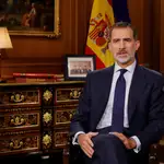 El Rey Felipe VI dirige a los españoles el tradicional mensaje de Navidad, el sexto de su reinado, desde el Palacio de La Zarzuela. EFE/Ballesteros/pool