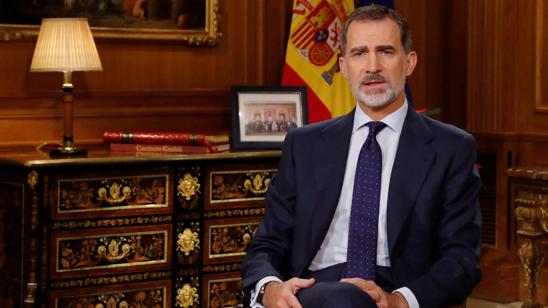 El Rey Felipe VI dirige a los españoles el tradicional mensaje de Navidad, el sexto de su reinado, desde el Palacio de La Zarzuela. EFE/Ballesteros/pool