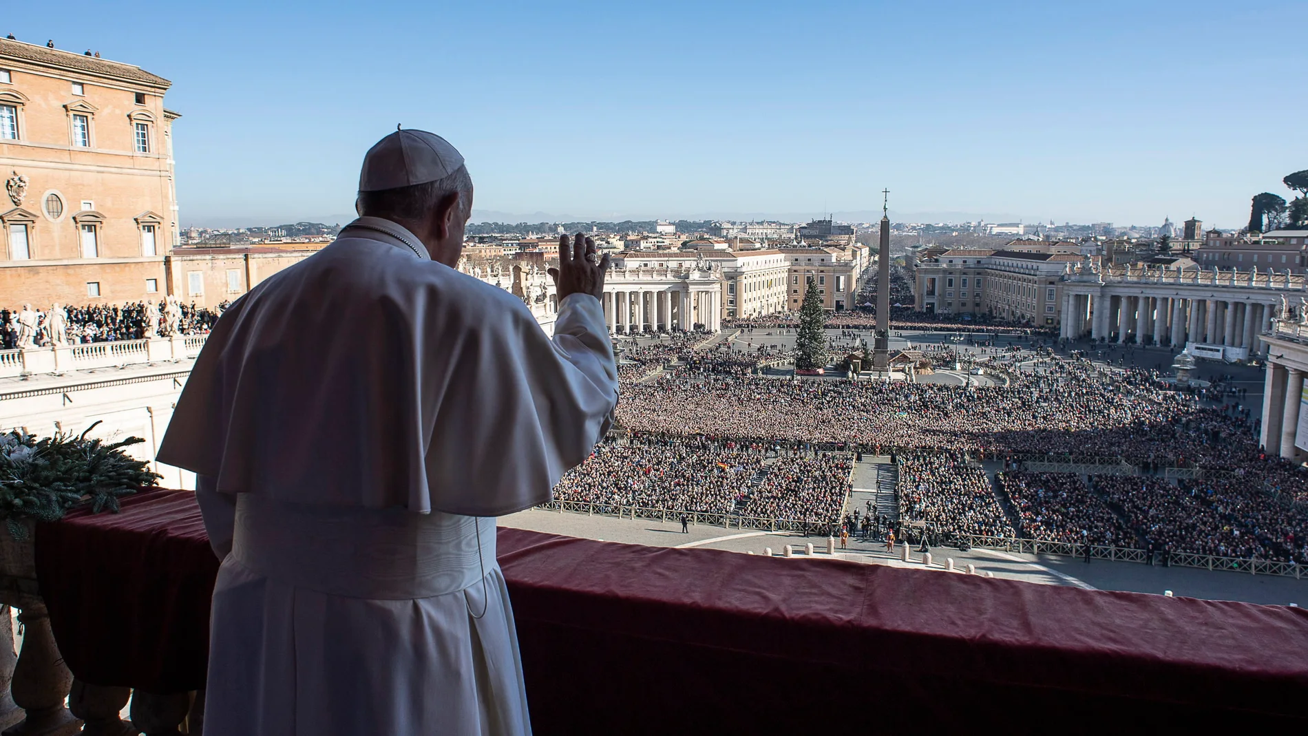 Pope Francis delivers the Urbi et Orbi Christmas Day message