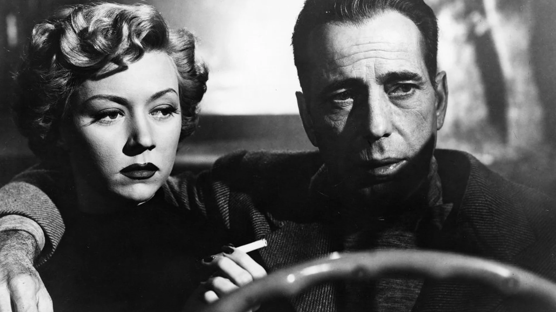 Humphrey Bogart y Gloria Grahame en «En un lugar solitario» (1950)