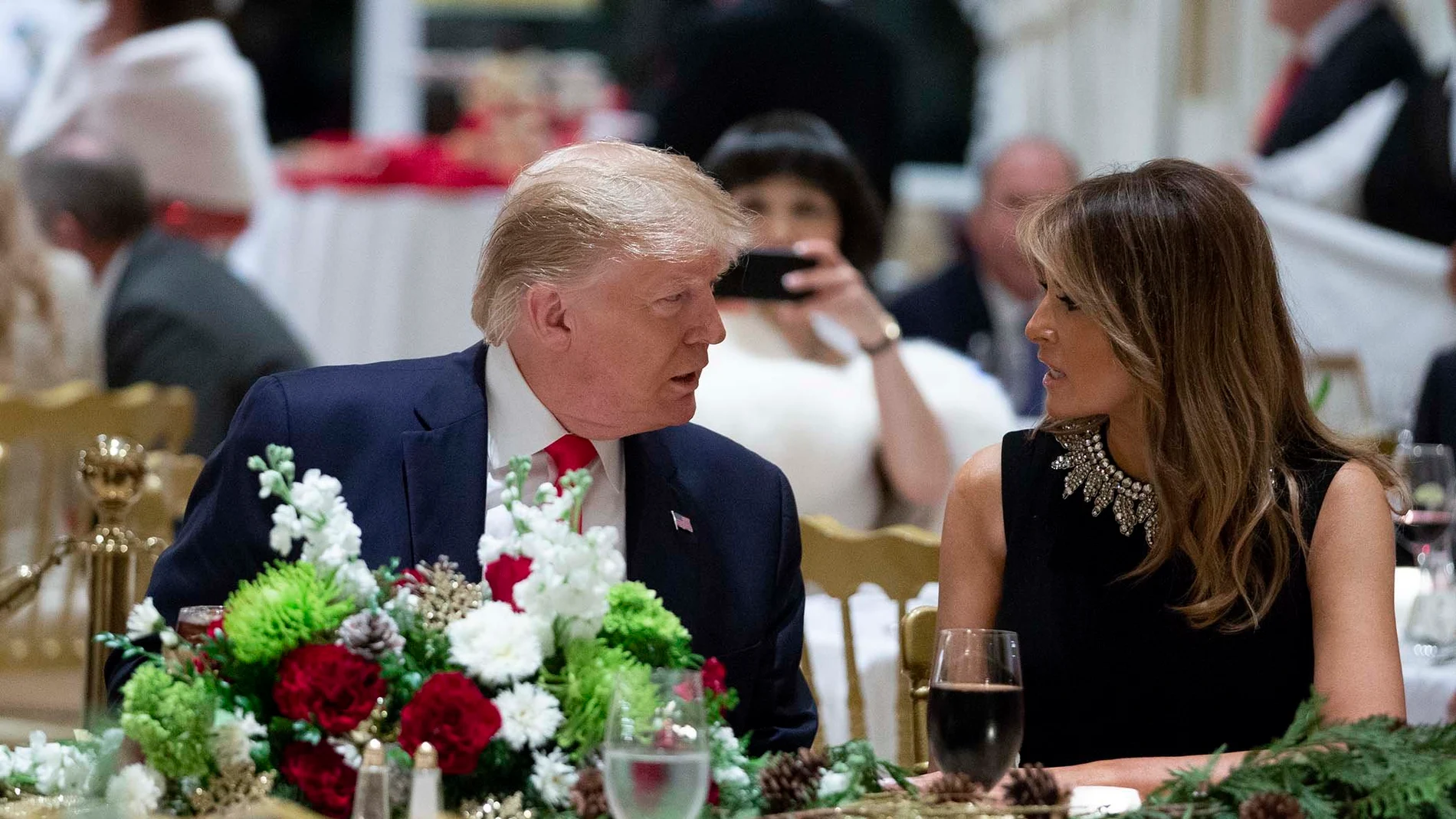 US President attends Christmas Eve dinner in Palm Beach