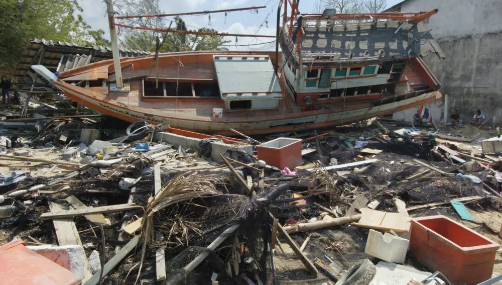 Ban Nam Khem, en Tailandia, fue devastada por las olas