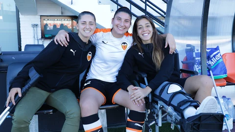 Paula Nicart (a la derecha de la imagen), junto a sus compañeras María Ortiz y Cristina Cubedo (Juan Catalán)