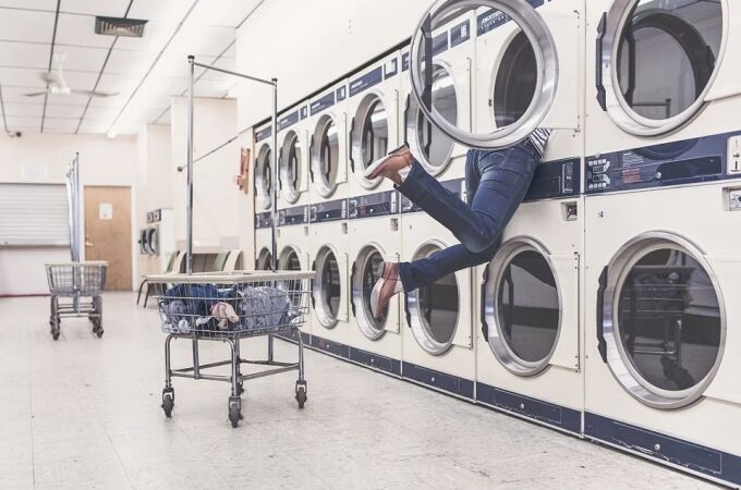 Un servicio como el de la lavandería y tintorería es una de las soluciones a la gran cantidad de tiempo que se invierte en las tareas cotidianas y, si permites al usuario que además de poder dejar su ropa en la tienda solicite el servicio a domicilio, le estás facilitando su día a día.