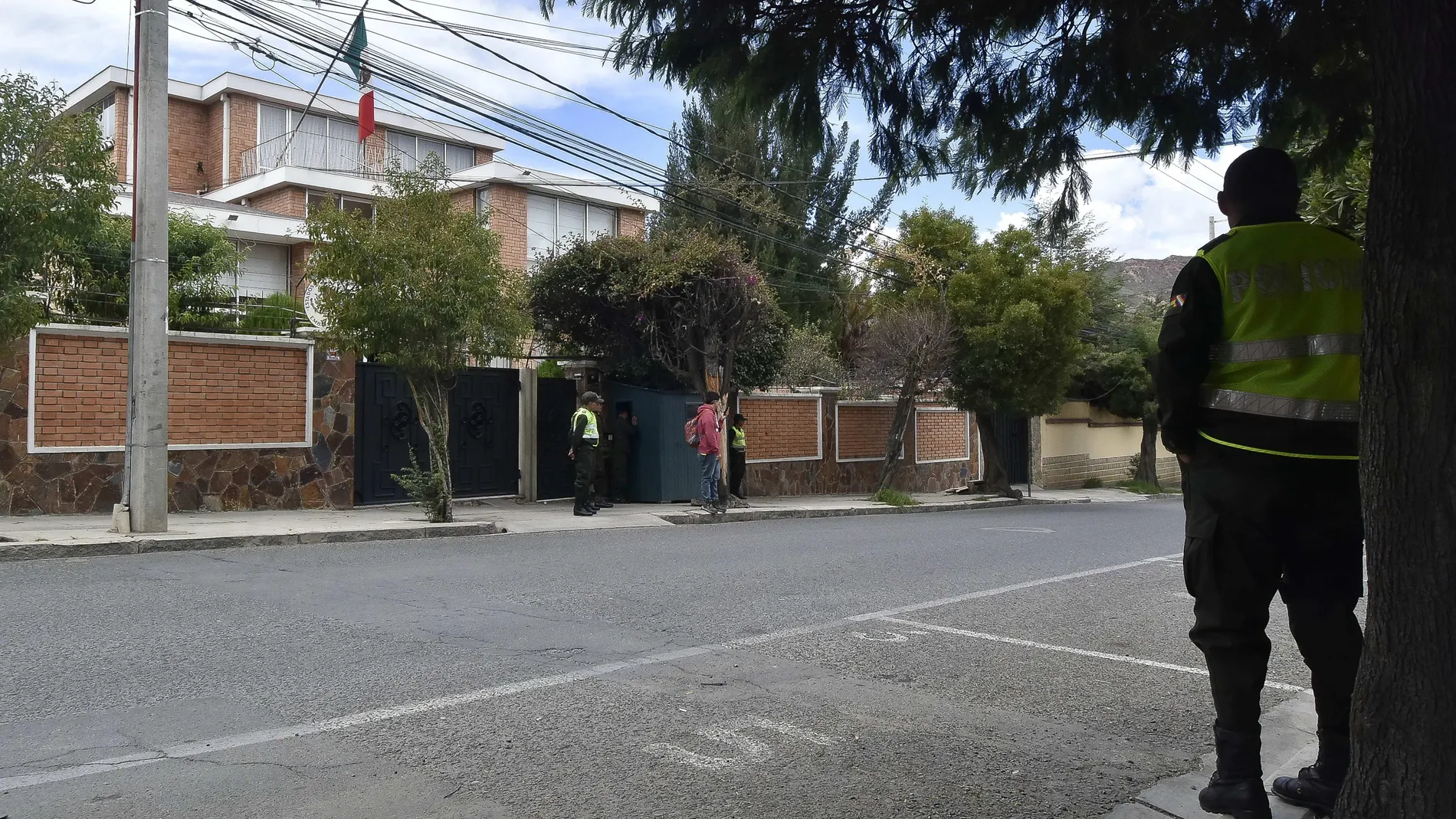 Bolivia asegura que la embajada mexicana pidió reforzar la seguridad en sedes