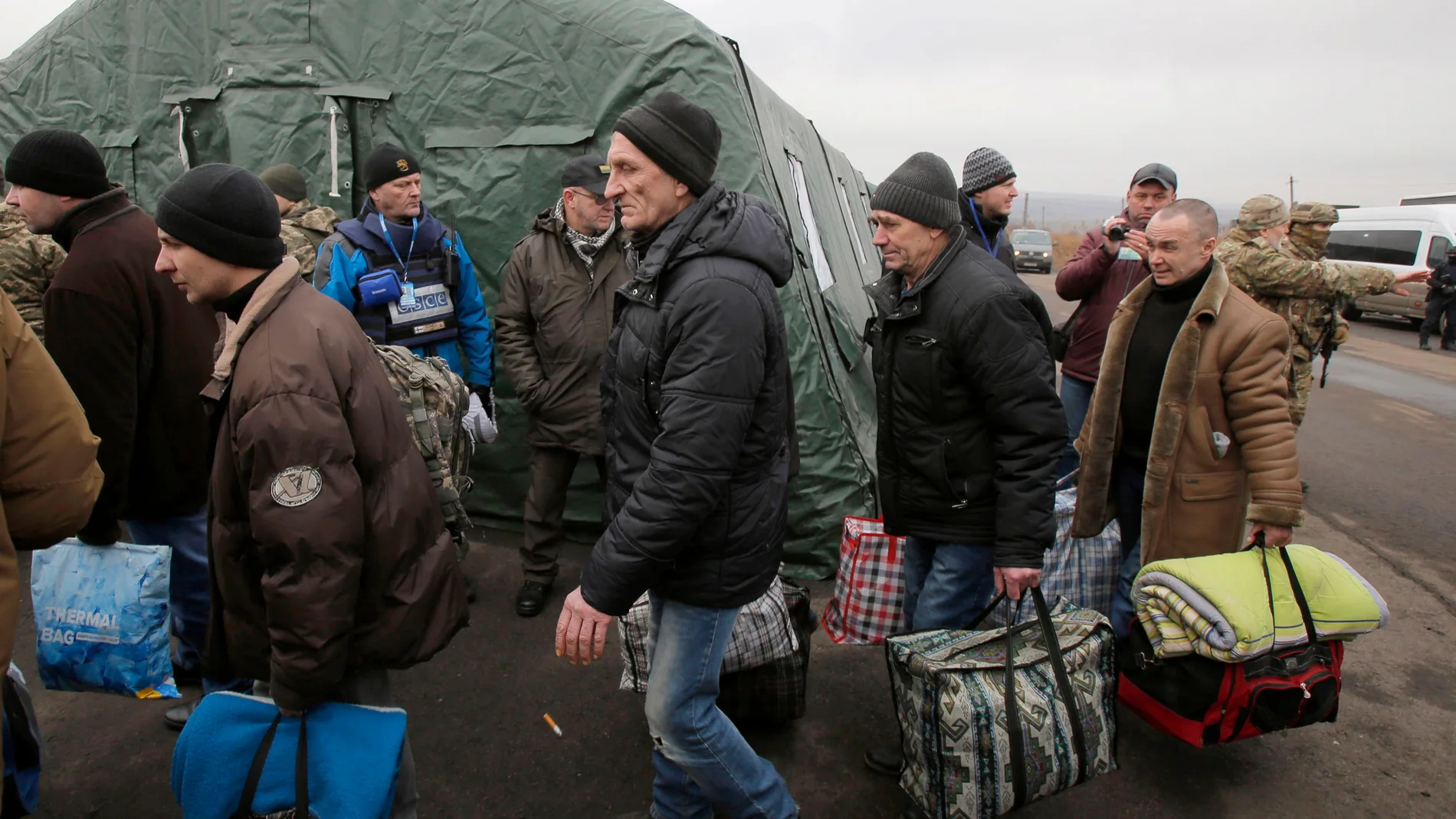 Ukraine and Pro-Russian separatists swap prisoners