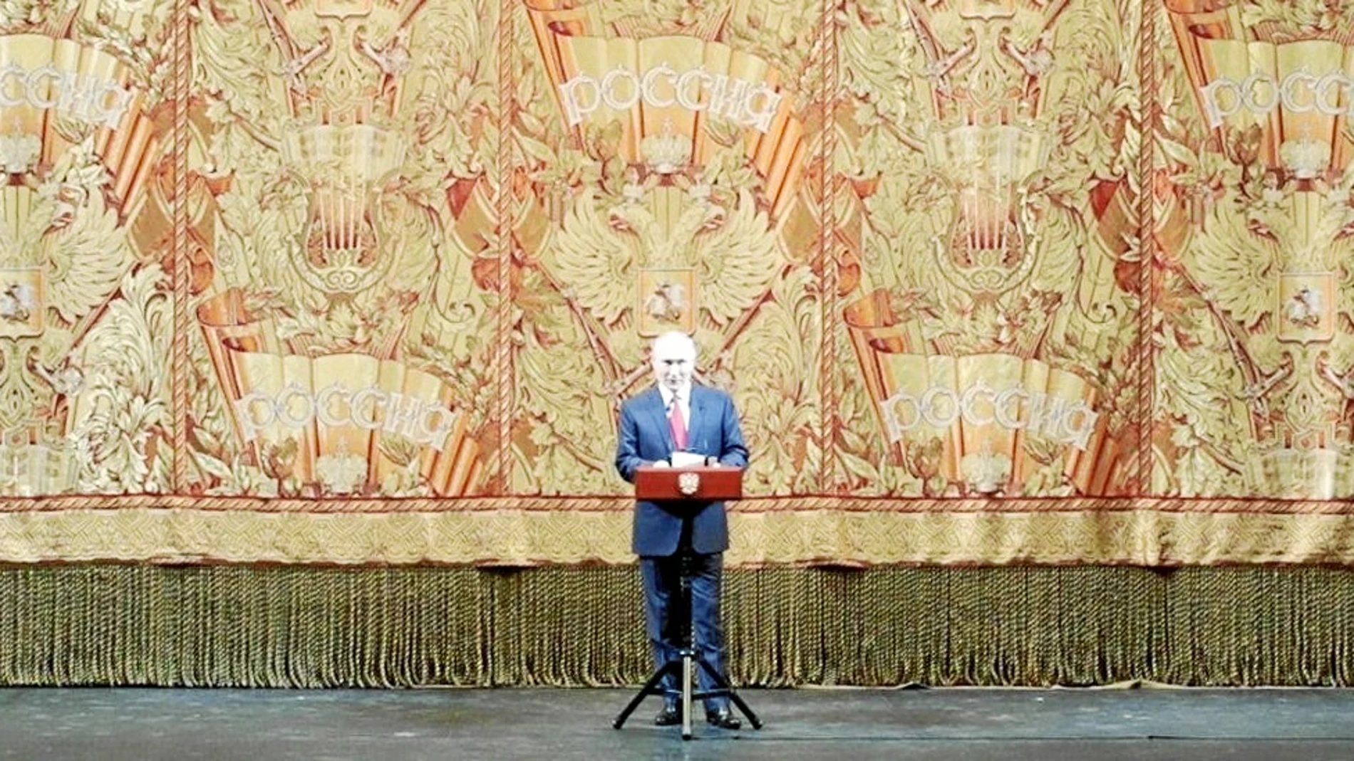 Nostalgia del pasado El presidente ruso en una gala de Año Nuevo en el Teatro Bolshoi el pasado 26 de diciembre / Efe