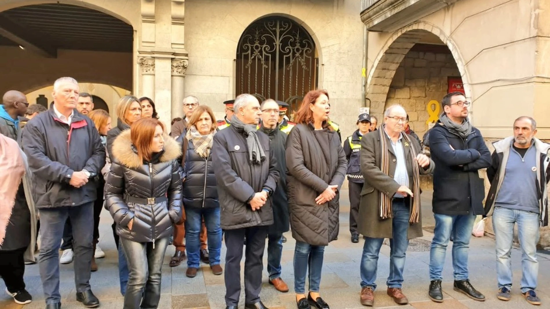 La alcaldesa de Girona, Marta Madrenas, durante el minuto de silencio en recuerdo a la niña presuntamente ahogada por su madre@GIRONA_CAT31/12/2019