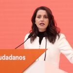 La portavoz de Ciudadanos en el Congreso, Inés Arrimadas, ofrece una rueda de prensa