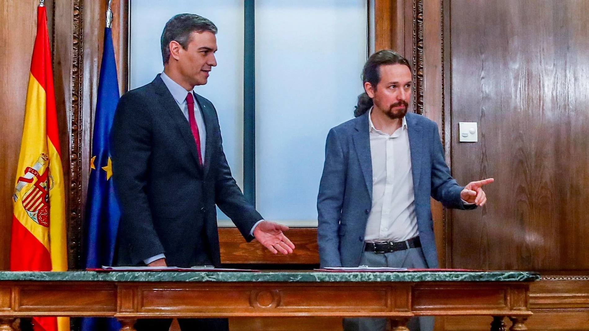 El presidente del Gobierno en funciones, Pedro Sánchez, y el líder de Podemos, Pablo Iglesias