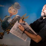 Víctor Monigote ha sido técnico de efectos especiales, ha trabajado para Disney, en publicidad, ha sido actor, formado un grupo de música y ahora se estrena como director en "La gallina Turuleca"