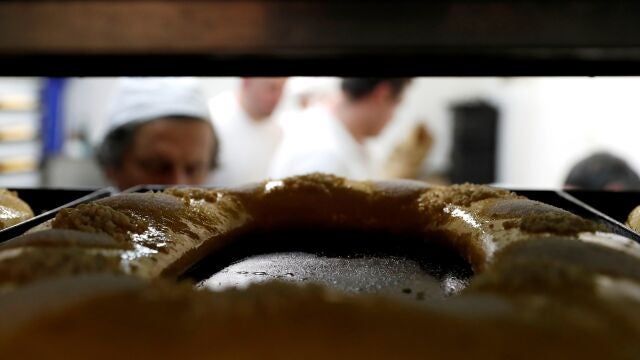 Dentro de los dulces se han incluido artículos ‘picantes’ como tangas, dados, mini vibradores e, incluso, algunas unidades del juguete sexual ‘satisfyer’