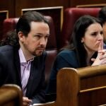 El vicepresidente segundo del Gobierno, Pablo Iglesias y la ministra de Igualdad, Irene Montero, en el Congreso de los Diputados