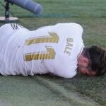 Bale se duele de un golpe en el partido ante el Getafe