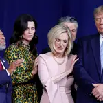 Donald Trump participar en una oración con evangelistas en Miami