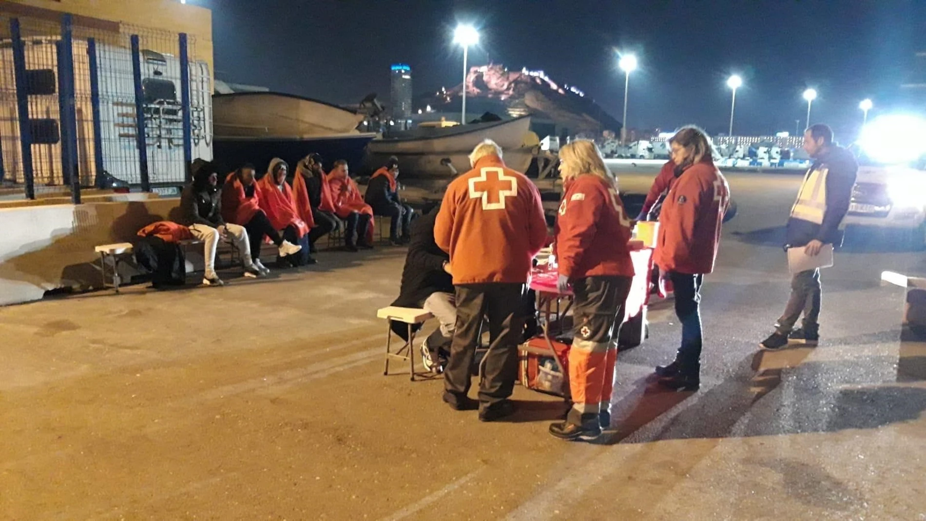 Alicante.- Sucesos.- Interceptada una patera con 14 personas a bordo, la séptima de la semana en la provincia