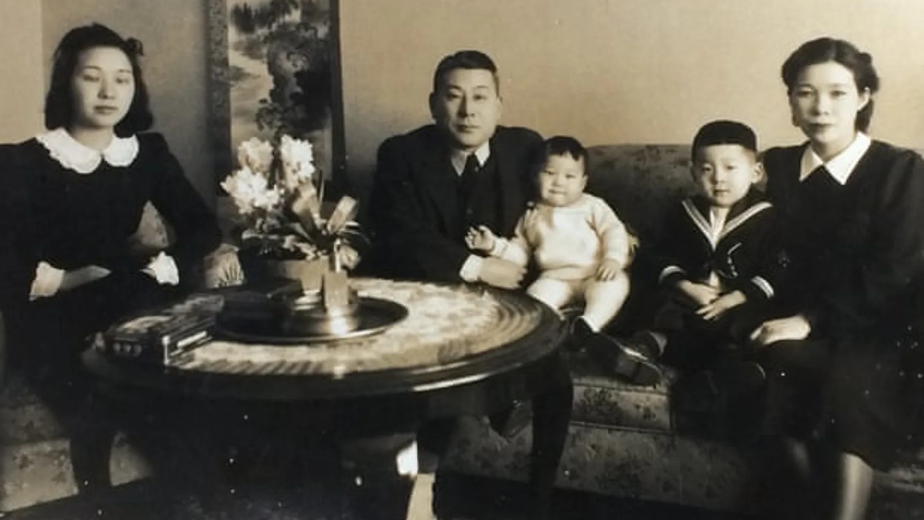 Chiune Sugihara, con su mujer y sus tres hijos