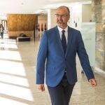 El presidente de las Cortes de Castilla y León, Luis Fuentes, en los pasillos del Parlamento